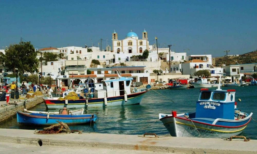 Το ελληνικό νησί που αποκαλεί «Όμορφους ξένους» η Le Figaro - Πρότυπο υδατικής επάρκειας για το 2024